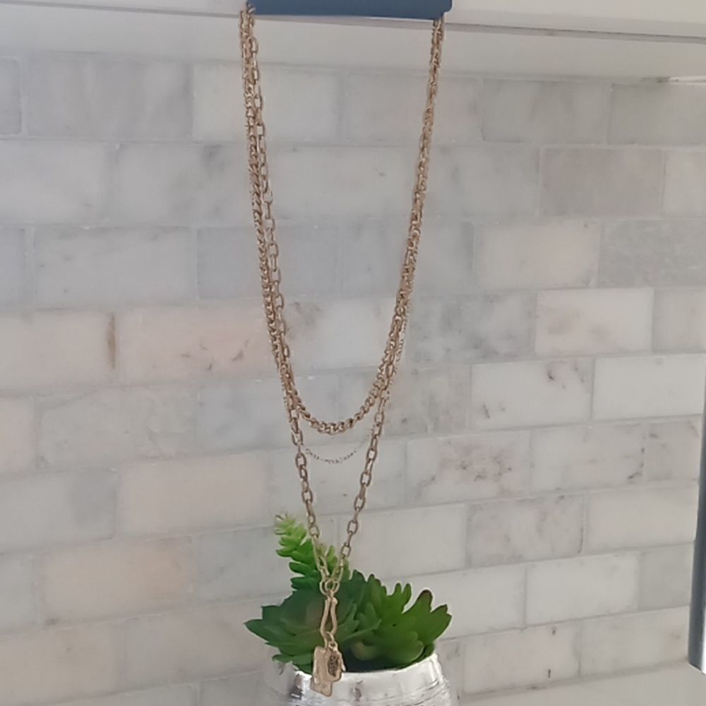 Universal thread necklace  
